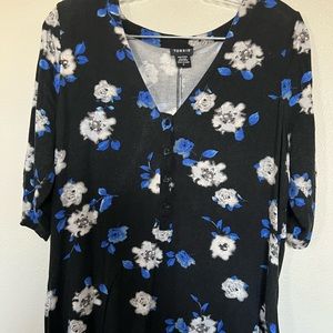 Blouse, floral, blue, black, & white